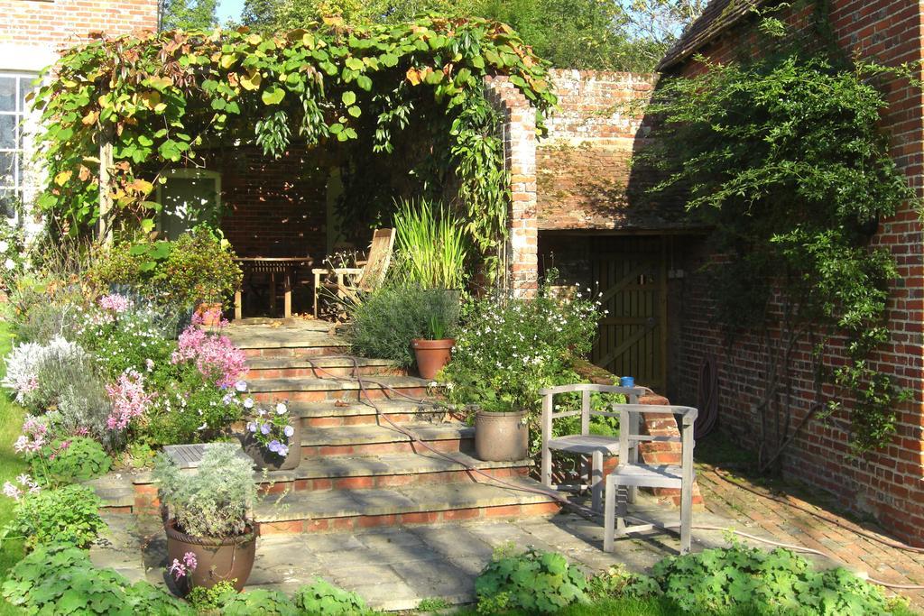 Stowting Hill House Bed & Breakfast Ashford  Exterior photo